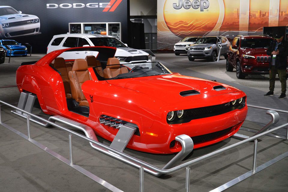 จับ Dodge Challenger SRT Hellcat มาแปลงร่างเป็นรถลากให้ลุงซานตาได้ควบของแรง