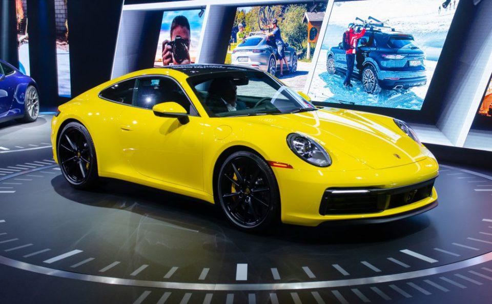 The new Porsche 911 ที่สุดแห่งศักยภาพความปลอดภัยในการขับขี่ด้วย Porsche Wet Mode แม้บนเส้นทางเปียกลื่น