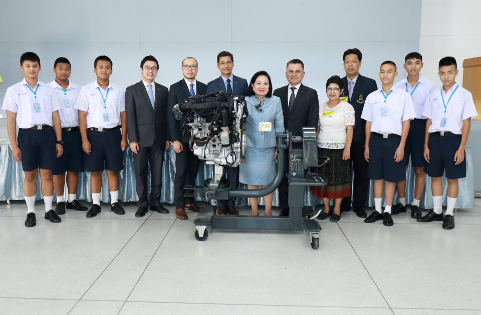 BMW กรุ๊ป ประเทศไทย มอบเครื่องยนต์ให้กับโรงเรียนจิตรลดาวิชาชีพ เพื่อประโยชน์ในการศึกษา