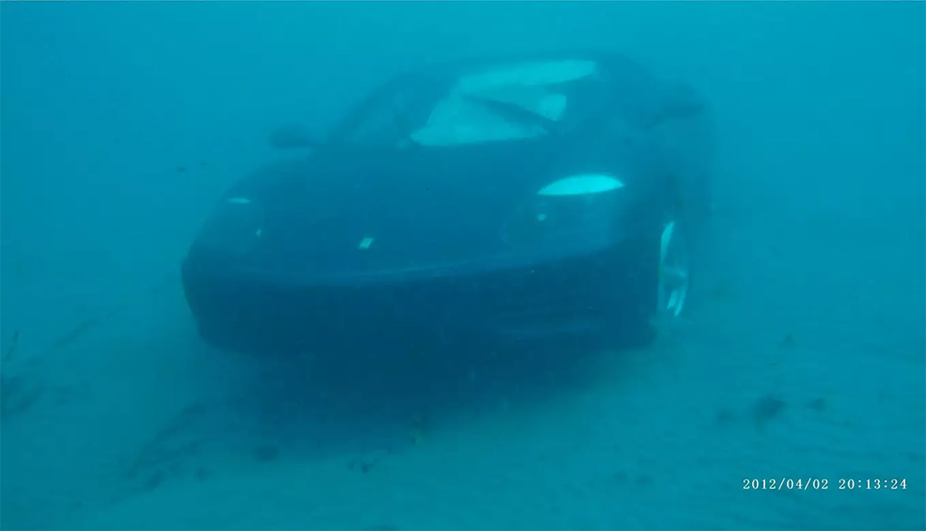 ชายวัย 48 ปี ขับ Ferrari 360 Modena พุ่งลงทะเลสาป อ้างพระเยซูบอกให้เขาทำ