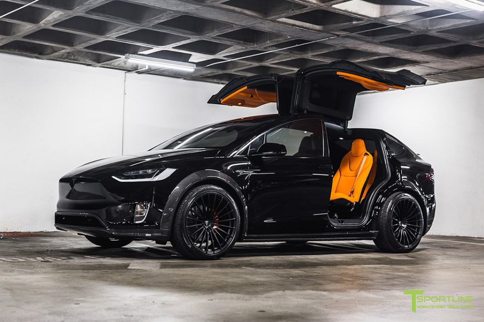 ชม Tesla Model X เอสยูวีพลังงานไฟฟ้าแต่งดุสีดำ-ส้ม จากสำนักแต่ง T Sportline