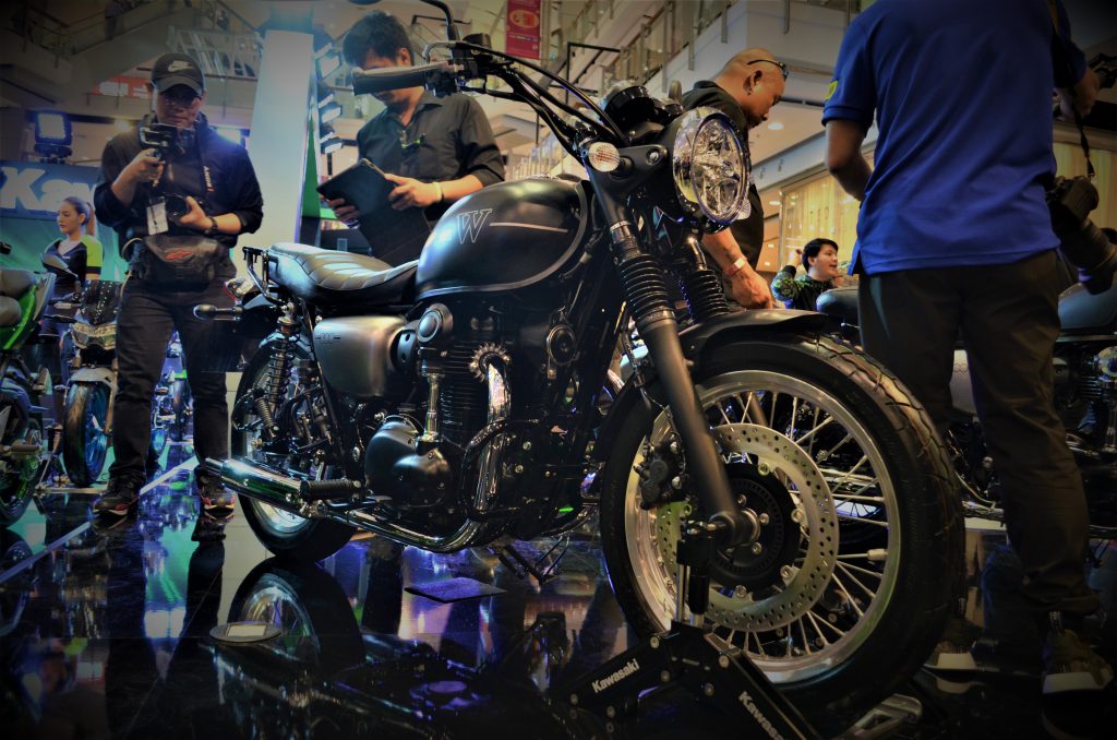 Kawasaki เปิดตัว 3 โมเดล คลาสสิคใหม่ 3 รุ่น!! W800 Street/W800 Cafe และน้องเล็ก W175 Cafe