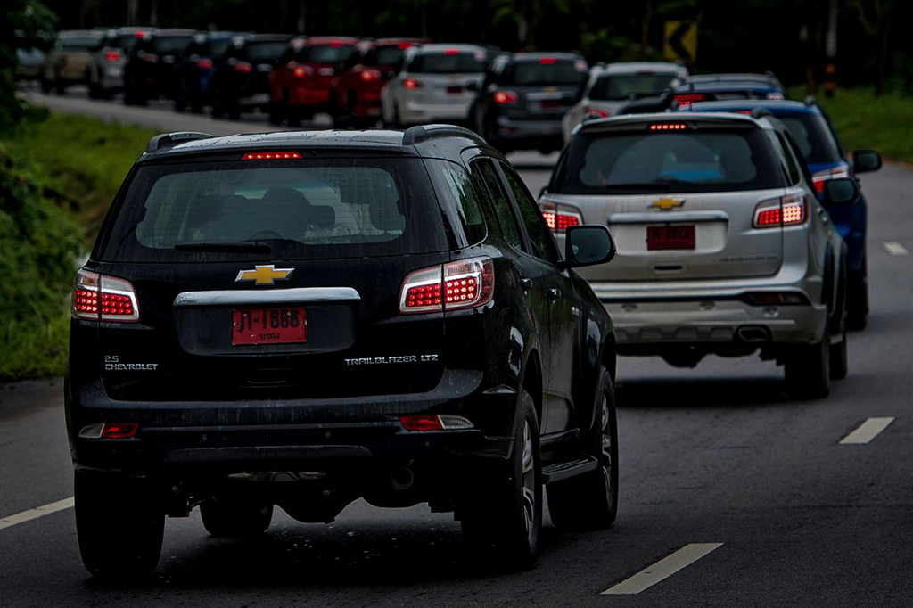 เผยเคล็ดลับการขับขี่รถยนต์ในเวลากลางคืนให้ปลอดภัย