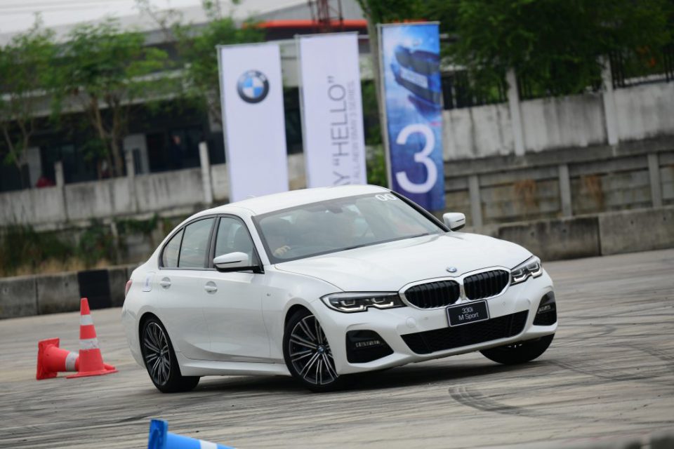 บททดสอบยนตรกรรมระดับพรีเมียม BMW Series3 & BMW X5 ที่มาพร้อมเทคโนโลยีใหม่แห่งอนาคต
