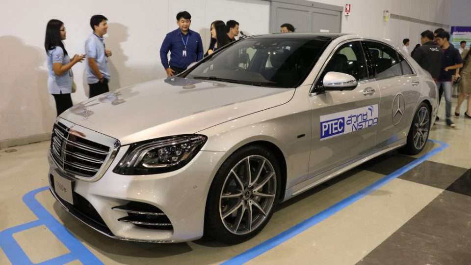 Mercedes-Benz จับมือ สวทช. ร่วมพัฒนาเทคโนโลยียานยนต์ไฟฟ้า พร้อมทดสอบแบตเตอรี่ลิเธียมเป็นแห่งแรกในไทย