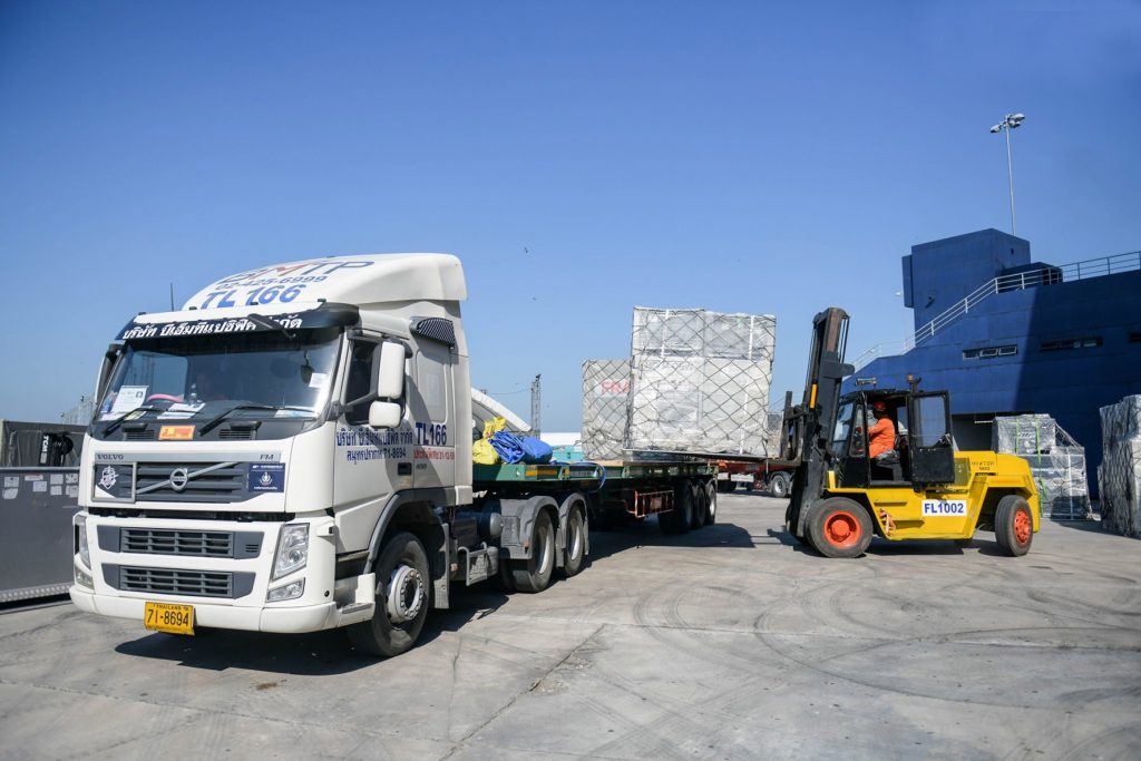 มาแล้ว!! รถแข่งโมโตจีพี กว่า 100 คัน ถูกขนส่งถึง “สนามช้างฯ” เป็นที่เรียบร้อยแล้ว