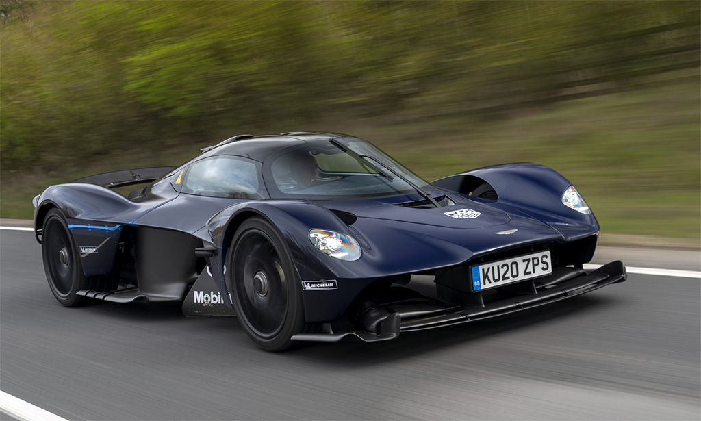 Aston Martin Valkyrie โผล่วิ่งบนถนนสาธารณะครั้งแรก
