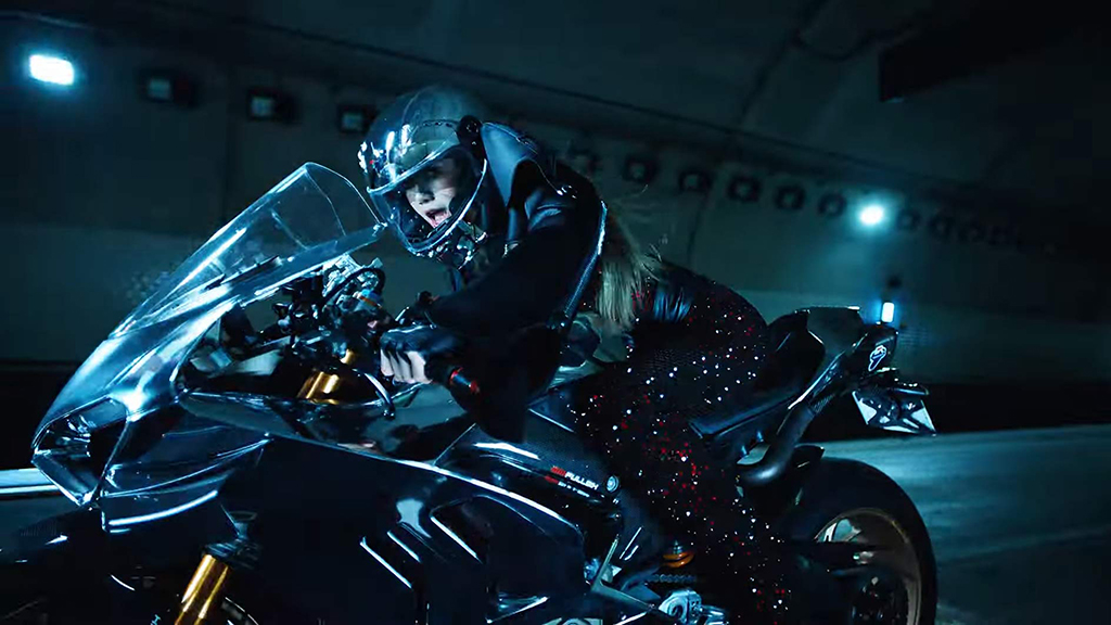 Lisa Blackpink ซิ่ง Ducati Panigale V4 S