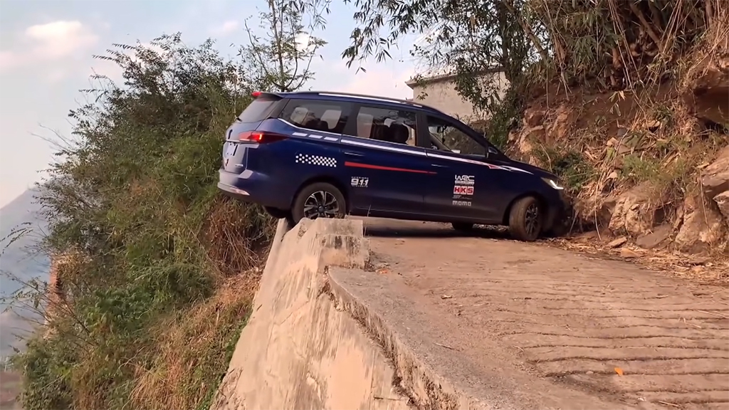 driving expert demonstrates the very narrow road U-turn skills