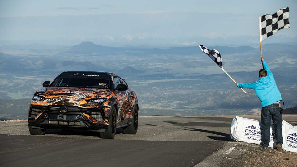 ว่าที่ Lamborghini Urus รุ่นใหม่สร้างสถิติเป็นรถเอสยูวีที่วิ่งไต่เขา Pikes Peak ได้เร็วที่สุด!
