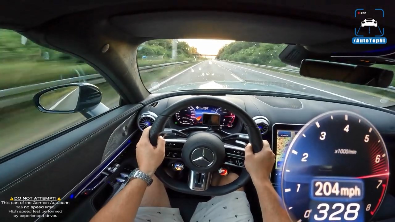 Mercedes-AMG-SL63-Autobahn