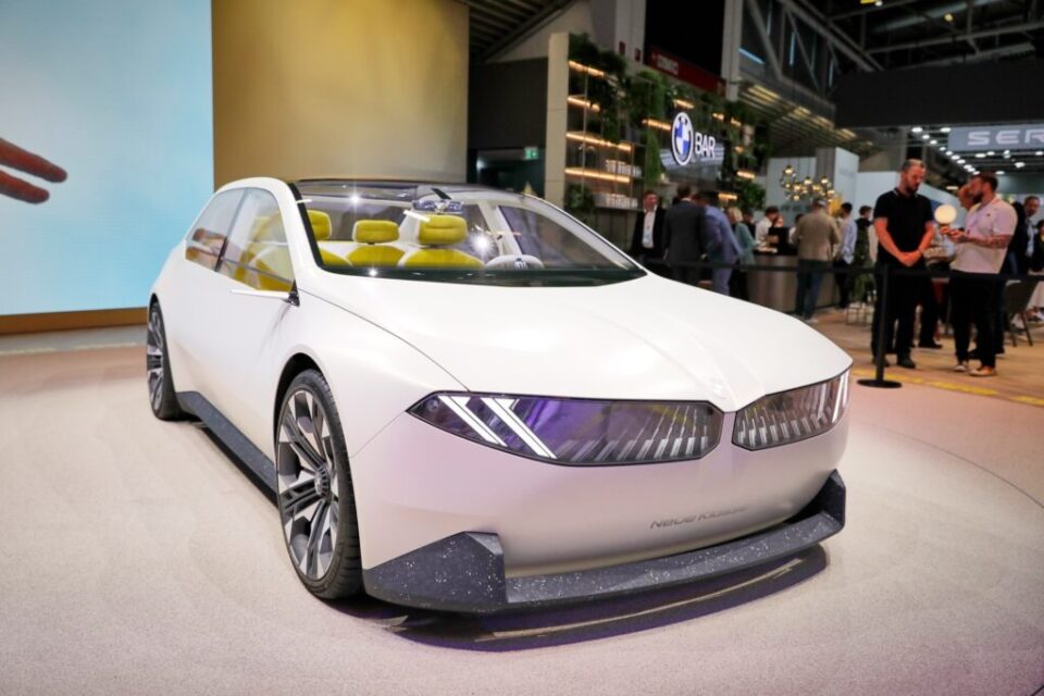 ชมคันจริง BMW Vision Neue Klasse Concept ต้นแบบรถ EV ในยุคใหม่ของ BMW