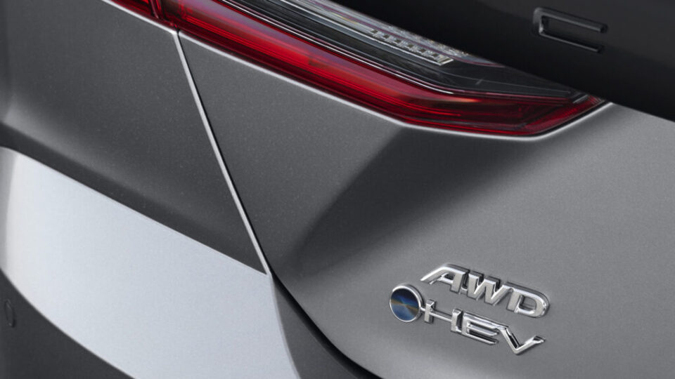 All New Toyota Camry ปล่อยอีกทีเซอร์โชว์ป้าย Hybrid AWD เจอกัน 14 พฤศจิกายนนี้