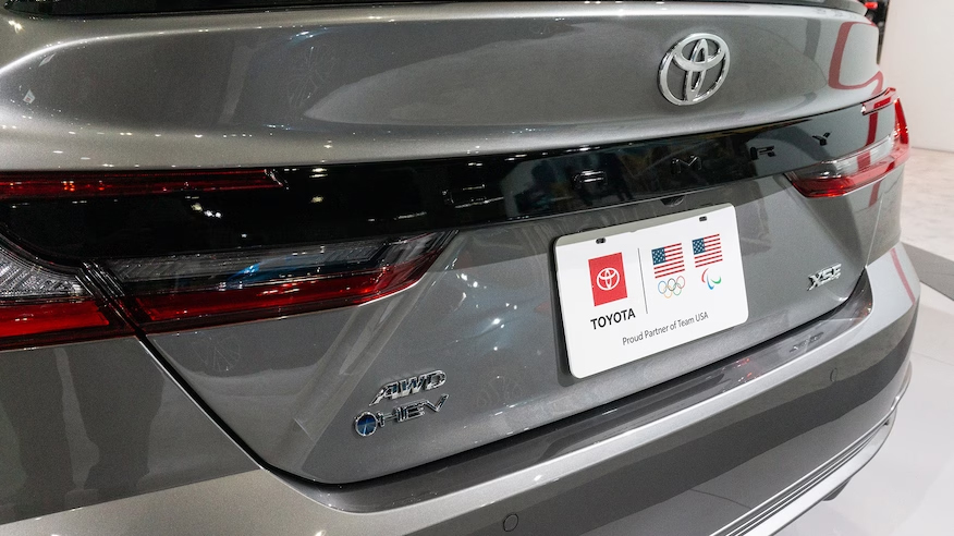 โลโก้ Hybrid ของ Toyota กำลังจะหายไป และนี่คือสิ่งที่จะเข้ามาแทน