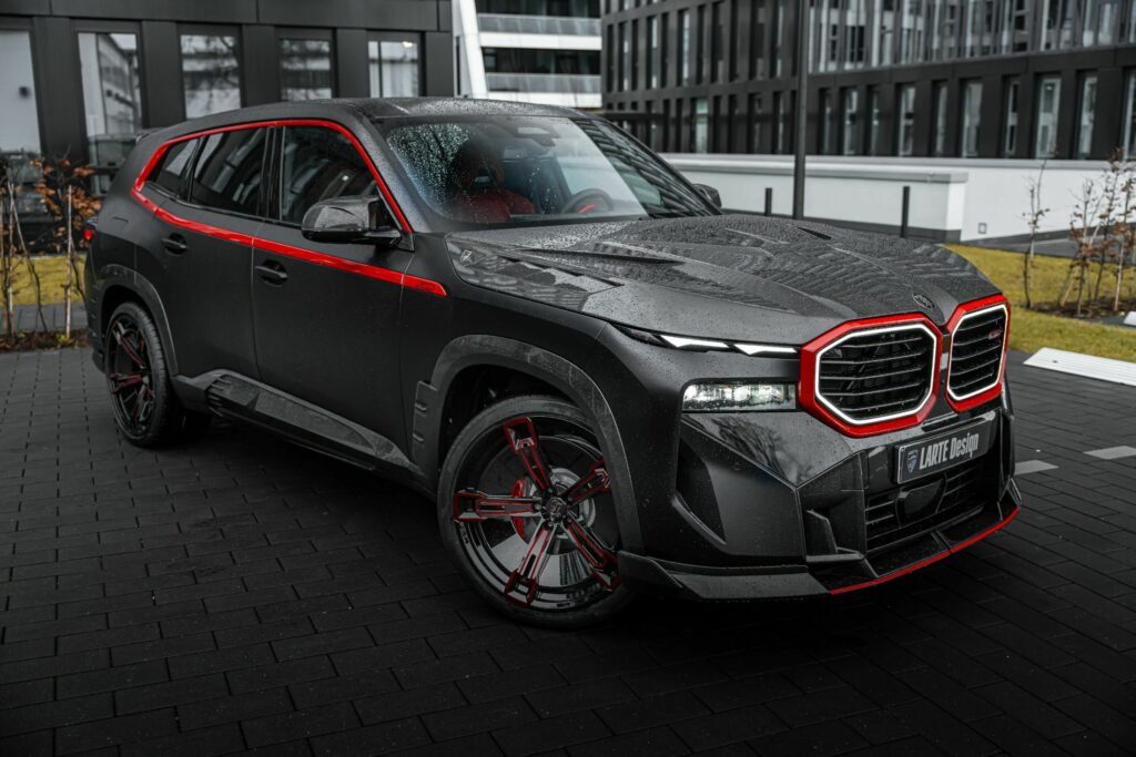 BMW XM หล่อเท่ด้วยแพ็คเกจคาร์บอนไฟเบอร์ พร้อมล้อ 23 นิ้ว จากสำนักแต่ง Larte Design