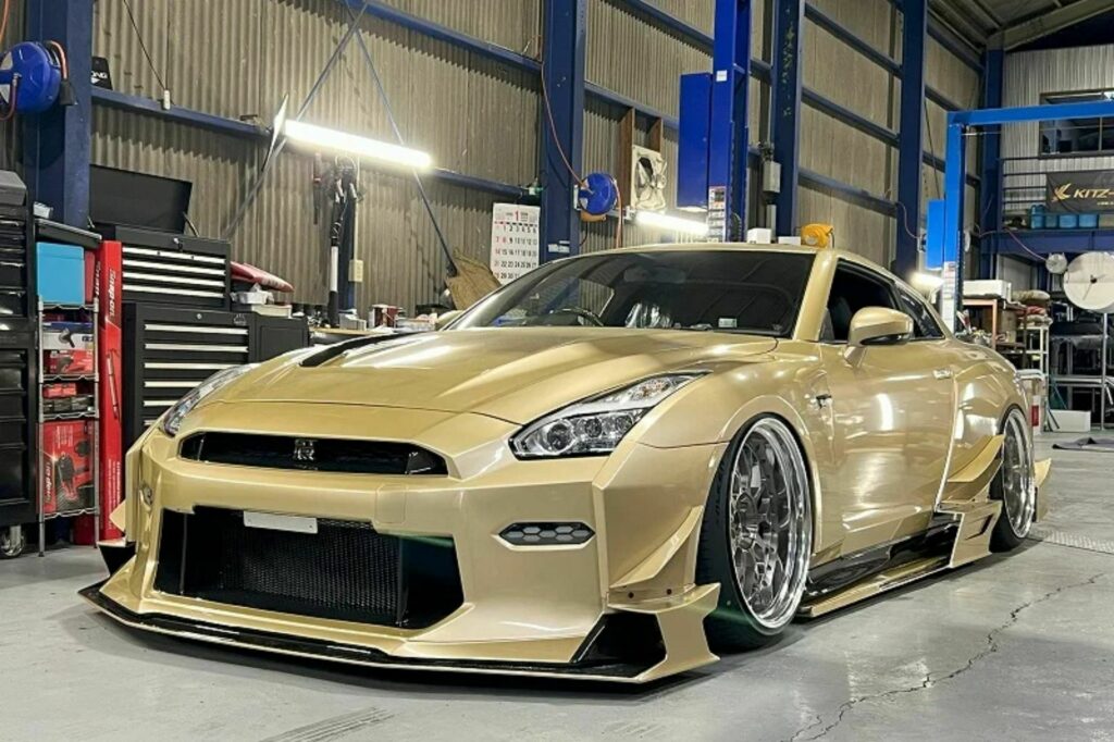 Kuhl Racing อวดโฉม Nissan GT-R แต่งรอบคันภายใต้ตัวถังสีทอง “Elegant Gold”