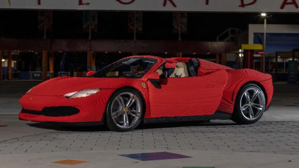 Legoland อวดโฉม Ferrari 296 GTS ขนาดเท่าคันจริง หลังใช้เวลาต่อไปกว่า 2,000 ชม.